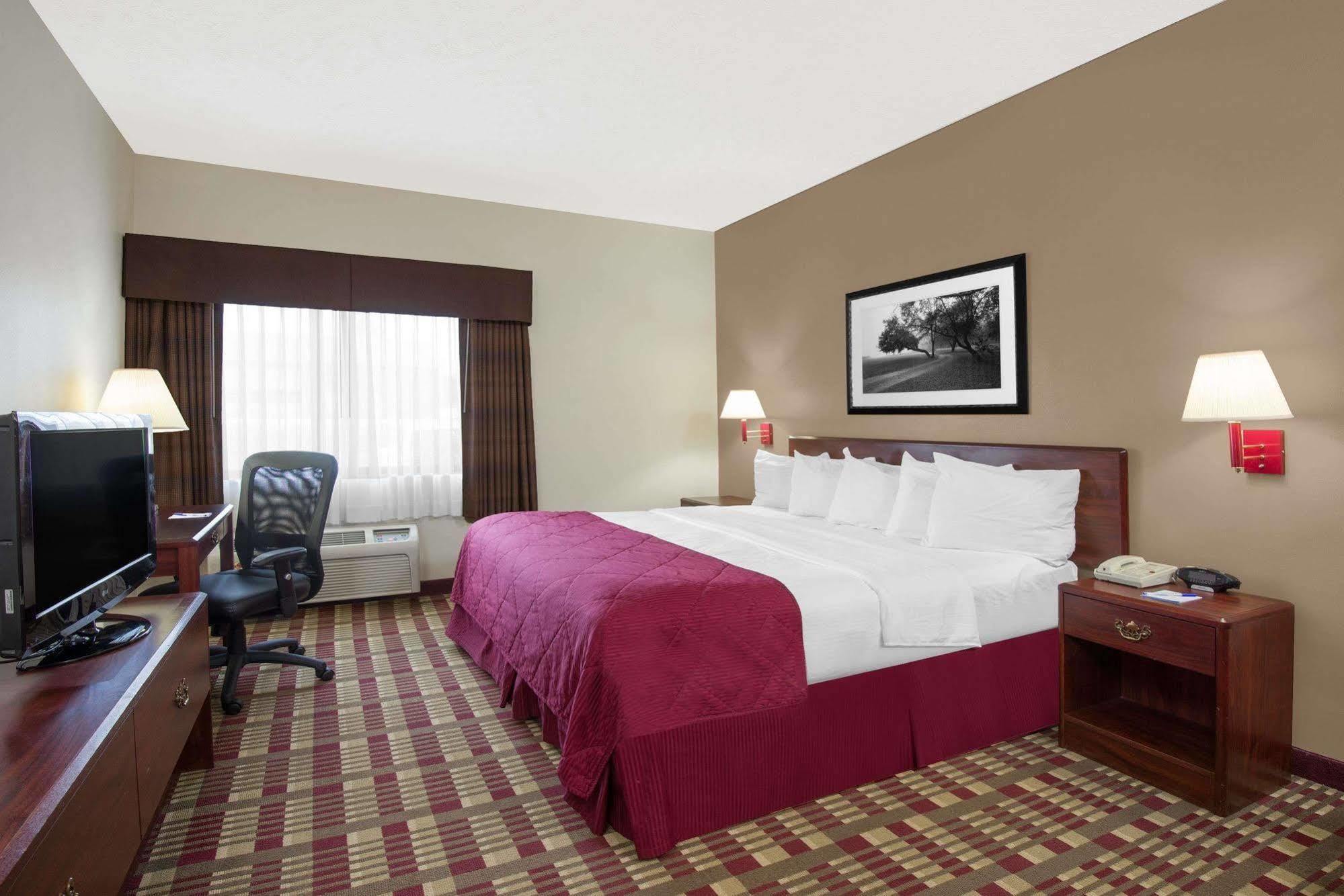 Hotel Baymont By Wyndham Boston Heights/Hudson Zewnętrze zdjęcie