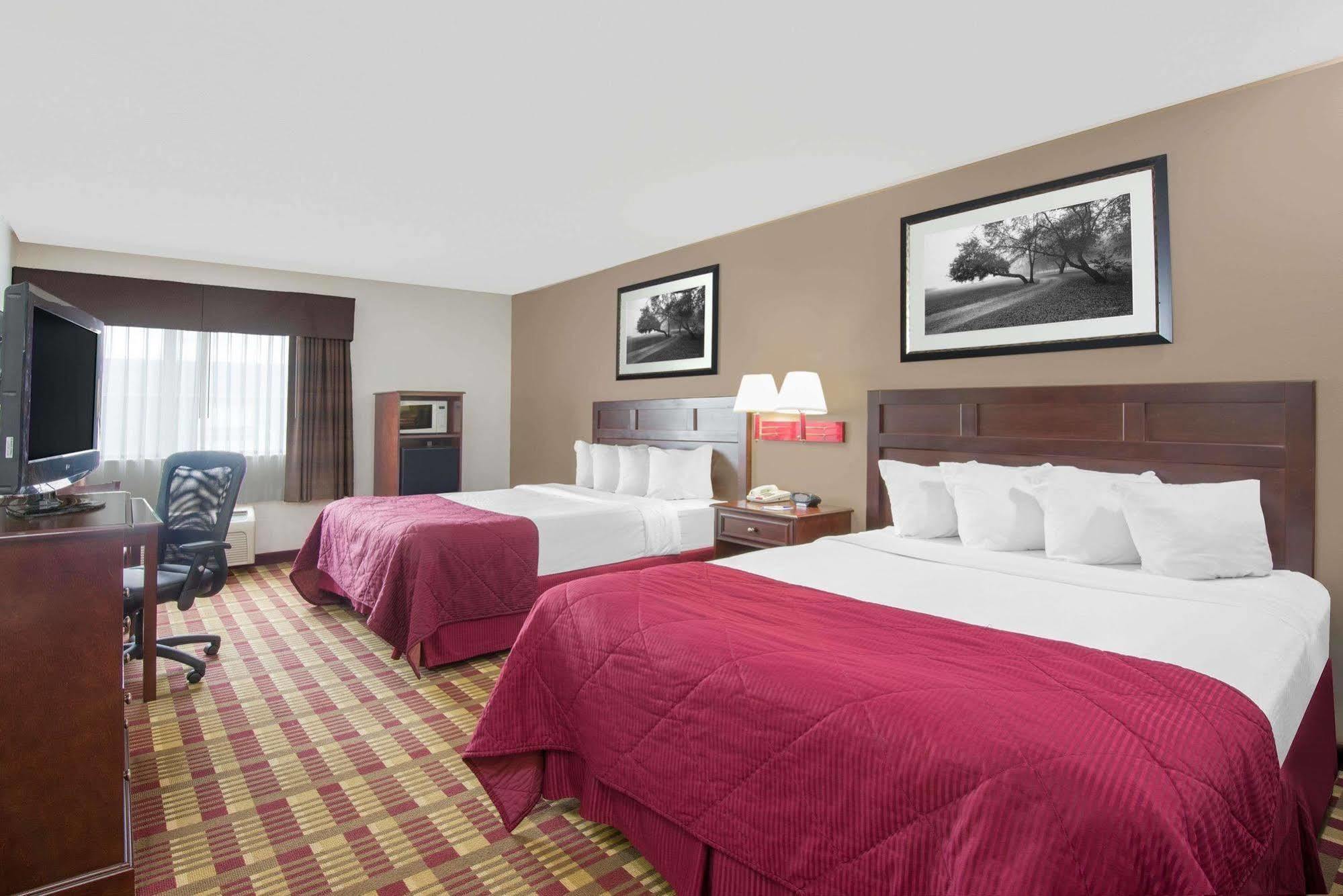 Hotel Baymont By Wyndham Boston Heights/Hudson Zewnętrze zdjęcie