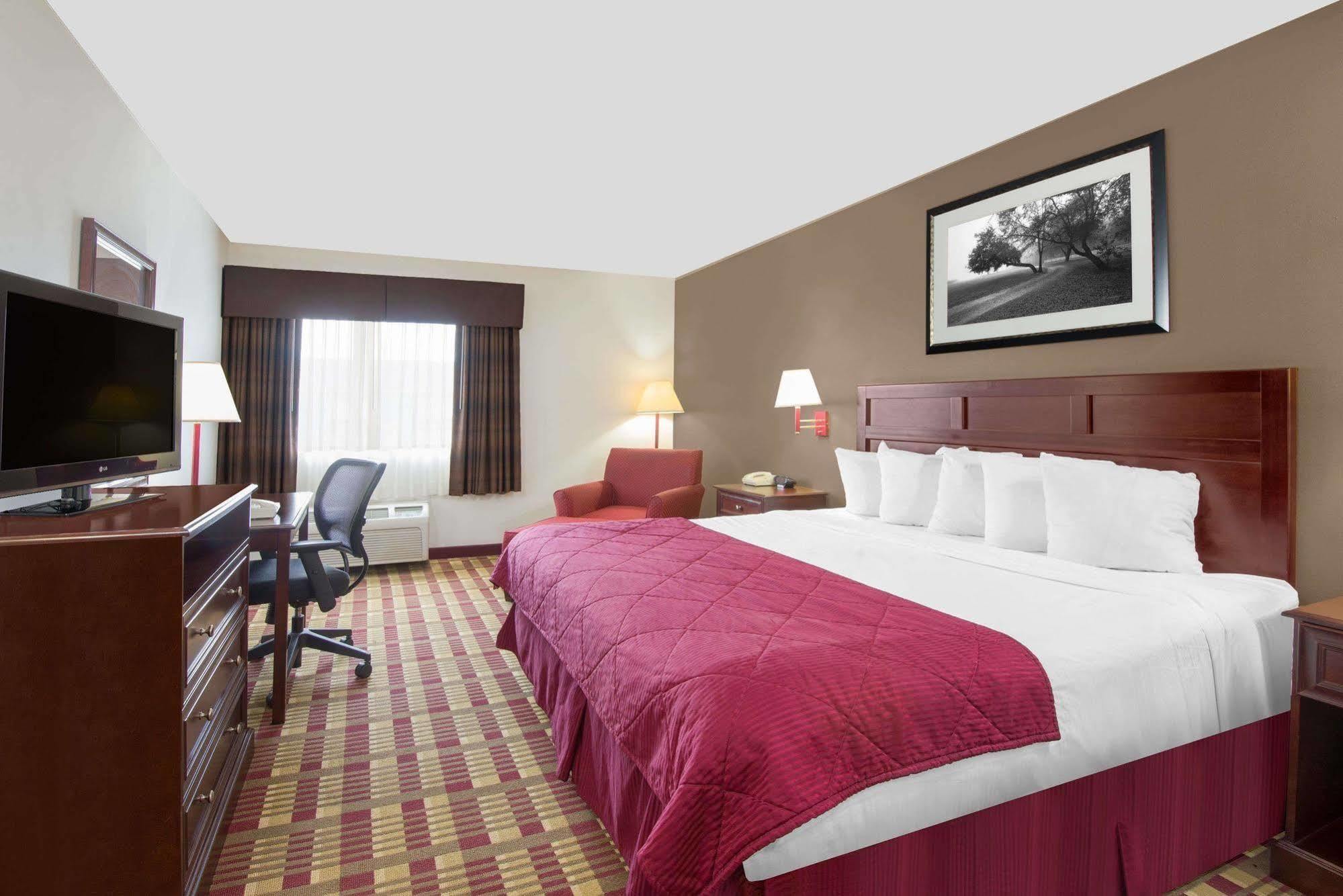 Hotel Baymont By Wyndham Boston Heights/Hudson Zewnętrze zdjęcie