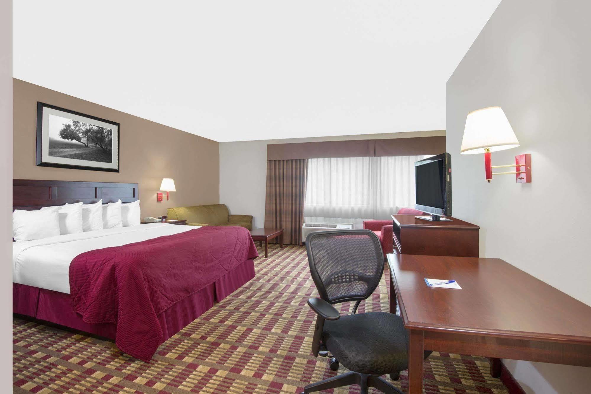 Hotel Baymont By Wyndham Boston Heights/Hudson Zewnętrze zdjęcie